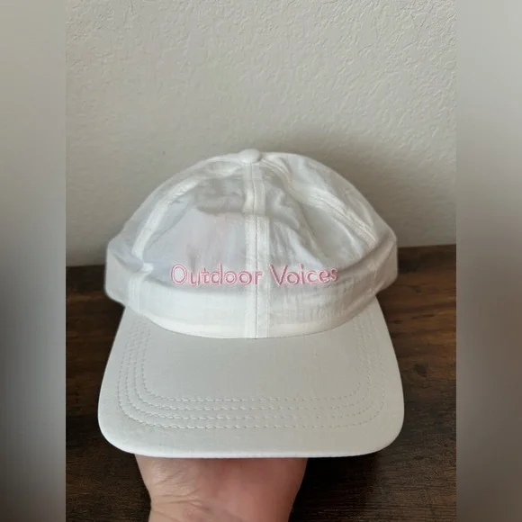 NWOT Outdoor Voices LA Hat Brand New Never Worn - Picture 3 of 3